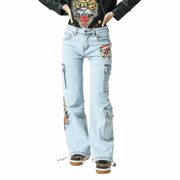 model wears cargo jeans. Best Y2K fashion brands