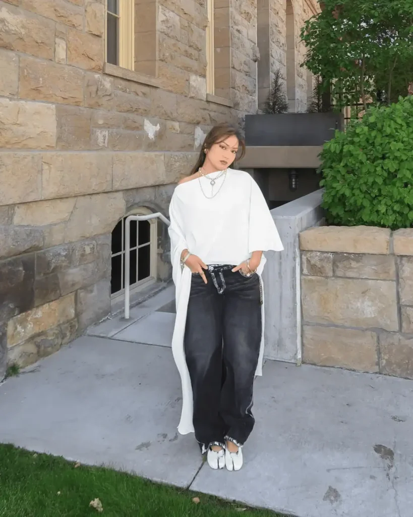 white long shirt with jeans and white shoe outfit
