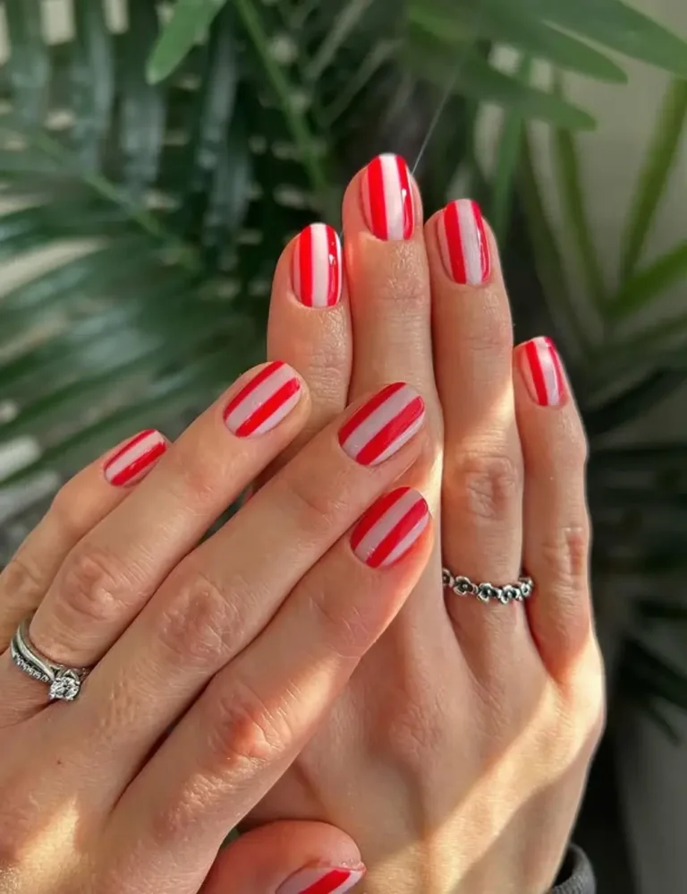 Candy-Stripe-Chic-nails.