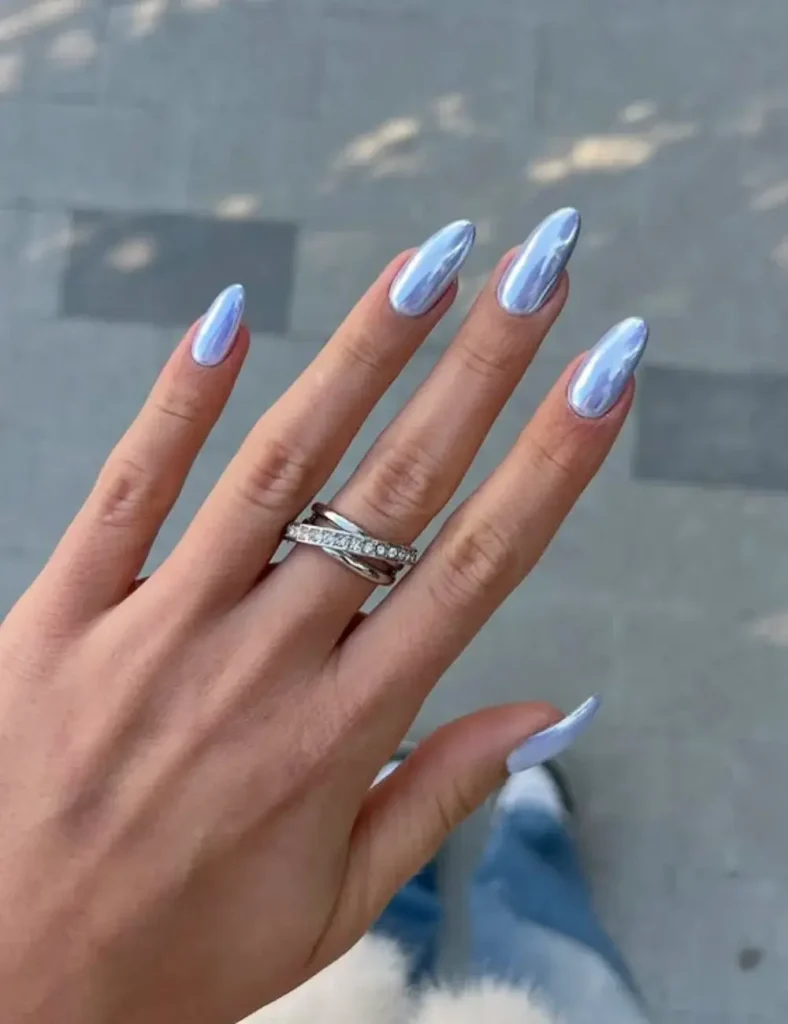 shimmery-blue-winter-nails-788x1024
